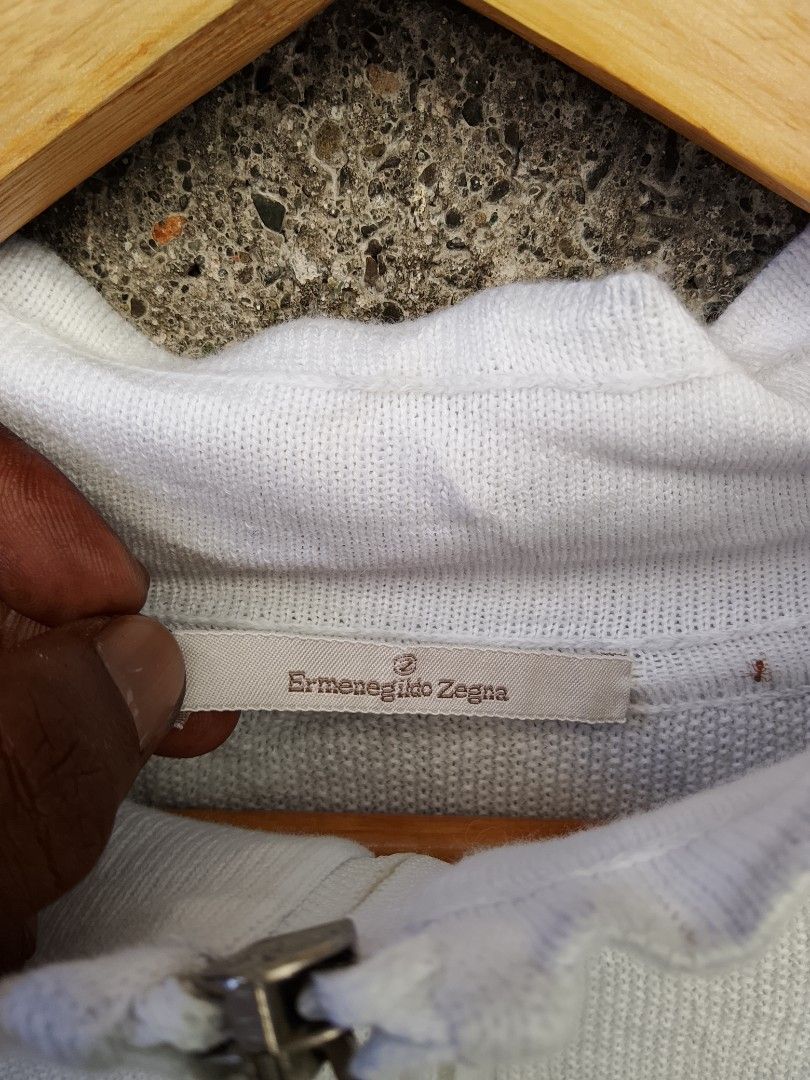 Ermenigldo zegna light knit sweater (Category: Luxury Apparel) located in Bayombong. Submitted by jeffreybee (Listing ID 1464846027, Image 3). Description: 26.5 length 23.5 width can stretch upto 28.