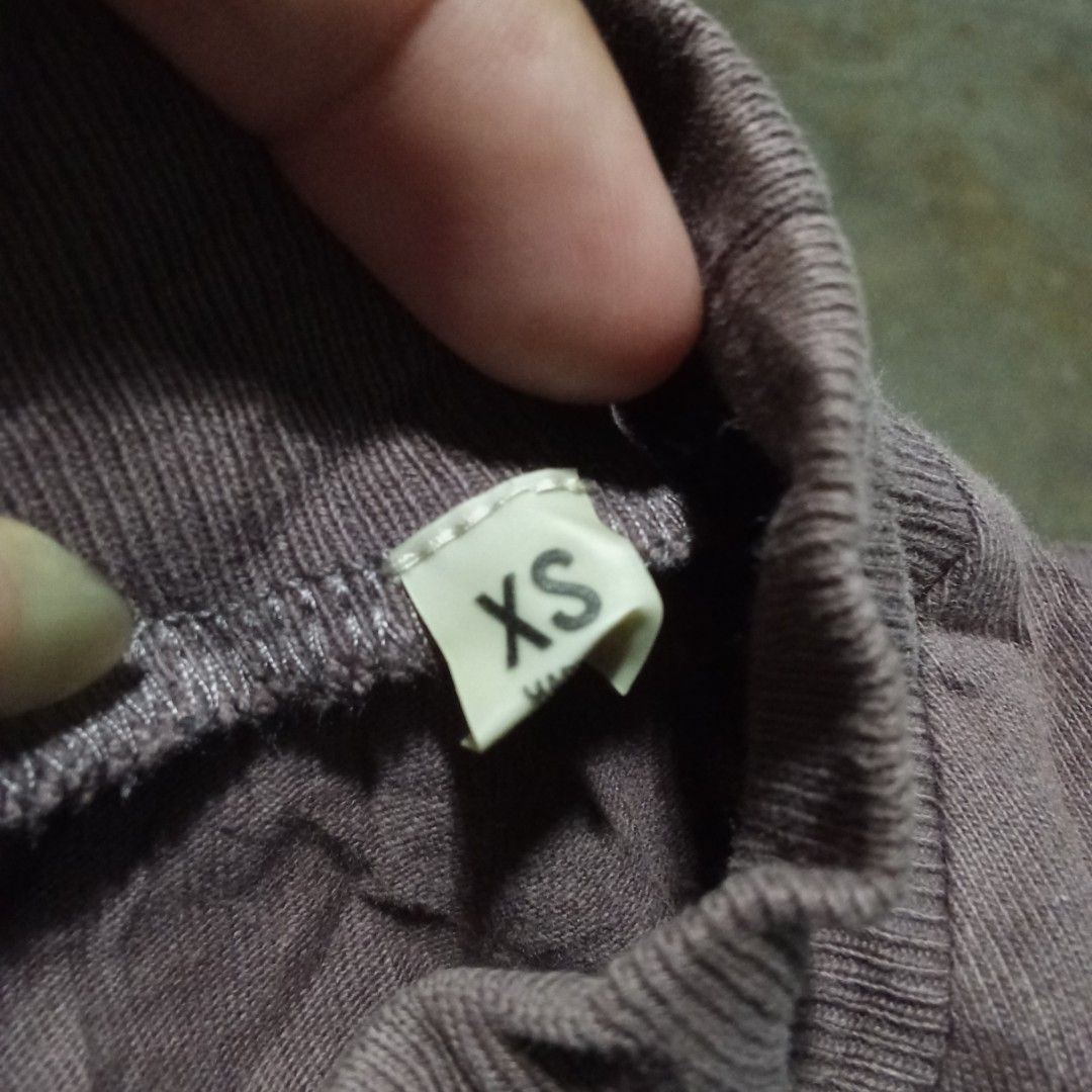 Essential (Category: Formal Shirts) located in Manila. Submitted by tcbukay_zxc25 (Listing ID 1464881013, Image 3). Description: essential chocco Browne size xs best fit M fresh from bale.