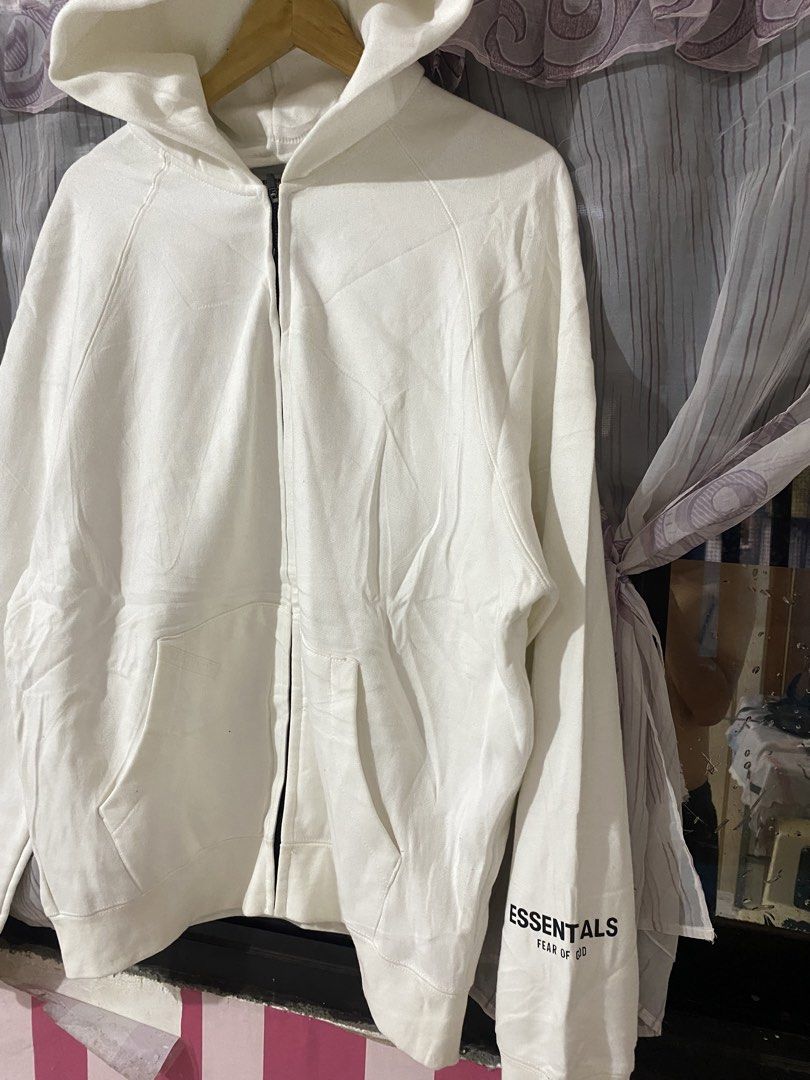 Essentials Zip Up Hoodie (Category: Coats, Jackets and Outerwear) located in Cavite. Submitted by peter412 (Listing ID 1464888594, Image 3). Description: 25x29 Excellent No issue Working zip.
