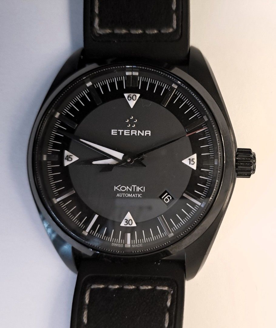 Eterna KonTiki Automatic Black Dial Watch （分類：手錶）位於 Hong Kong。 由 rjdave01 提交（商品編號 1464928413，圖片 1）。簡介： Eterna Adventure KonTiki automatic watch in black. Swiss made, 200m water resistant. Black dial with date window at 4 o'clock. Black leather strap with white stitching and signed buckle. Solid case back featuring the KonTiki raft relief. Original presentation box, outer cardboard box, and warranty card included.。