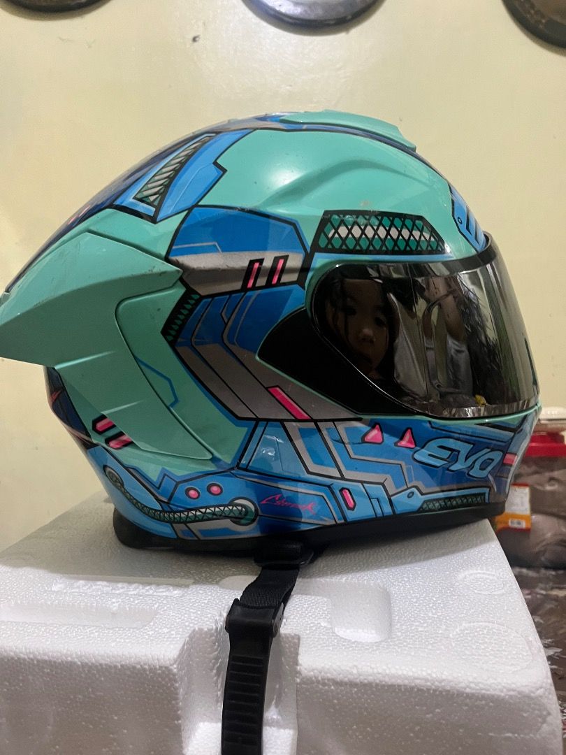 EVO Full Face Motorcycle Helmet Cyber Design (Category: Body Parts and Accessories) located in Caloocan City. Submitted by safedolphin-a8cf (Listing ID 1464813147, Image 1). Description: Condition is all shown in the posted images. Send me your offer if interested location TONDO .