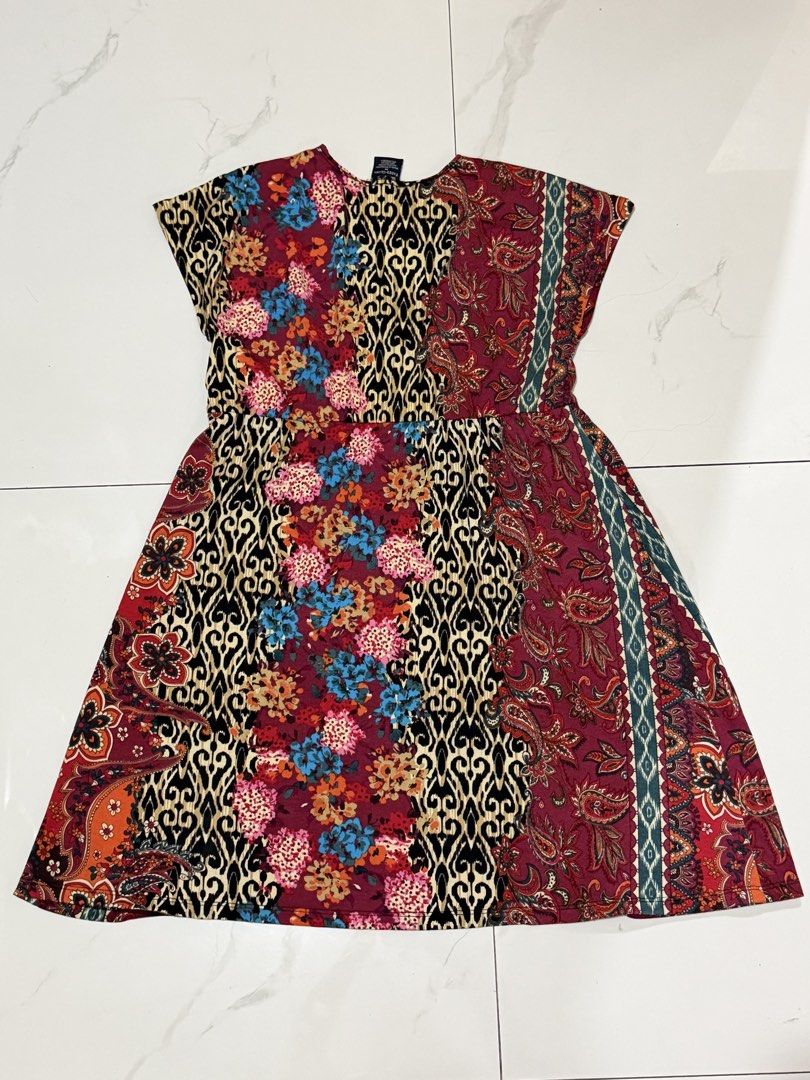 Faded Glory Boho Mixed-Print Midi Dress (Category: Dresses) located in Caloocan City. Submitted by lovedbyzee (Listing ID 1464903668, Image 3). Description: ₊˚⊹♡ ➔ Length: 38” ₊˚⊹♡ ➔ Size: Medium to Large ₊˚⊹♡ ➔ Brand: Faded Glory ₊˚⊹♡ ➔ Material: 68% Polyester, 28% Rayon, 4% Spandex ₊˚⊹♡ ➔ Excellent preloved condition, well-maintained with no flaws. ୨୧ 𝑳𝒐𝒄𝒂𝒕𝒊𝒐𝒏: North Caloocan ୨୧ 𝑫𝒆𝒍𝒊𝒗𝒆𝒓𝒚: J&T / Lalamove ୨୧ 𝑷𝒂𝒚𝒎𝒆𝒏𝒕: Mariba