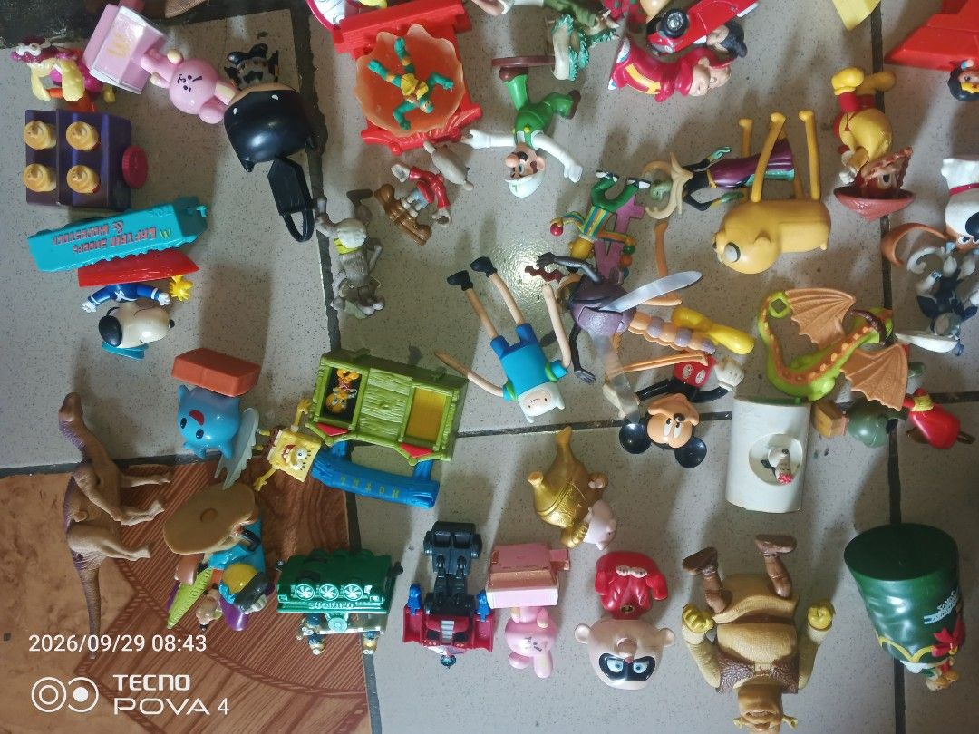Fast Food Toys (Category: Kids Toys) located in Quezon City. Submitted by buchiha8969 (Listing ID 1464773121, Image 3). Description: WYSIWYG. As is lahat around 77 toys for 2000 pesos. Negotiable as soon as kunin agad. Pickup only via Lalamove/Grab or kayo mismo. QC Area..