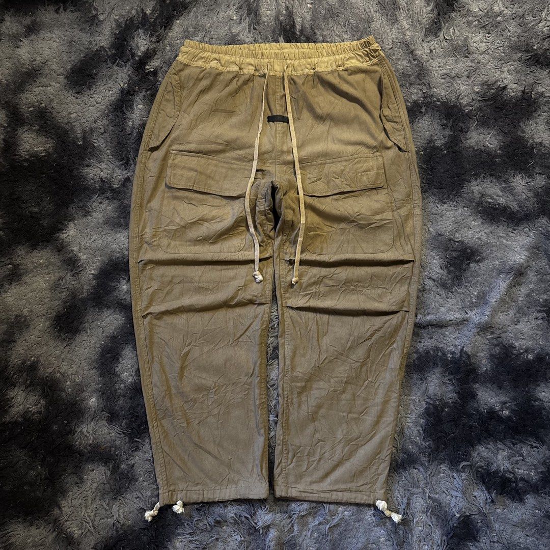 FEAR OF GOD PANTS (Category: Jeans) located in Manila. Submitted by aeronmaurcio (Listing ID 1464820238, Image 2). Description: FEAR OF GOD PANTS STILL IN GOOD CONDITION 50K ORIGINAL PRICE AUTHENTIC NO ISSUES SIGNS OF USAGE ONLY W- 31 TO 42 THIGH- 13.5 L- 38 LEG OPENING- 9.