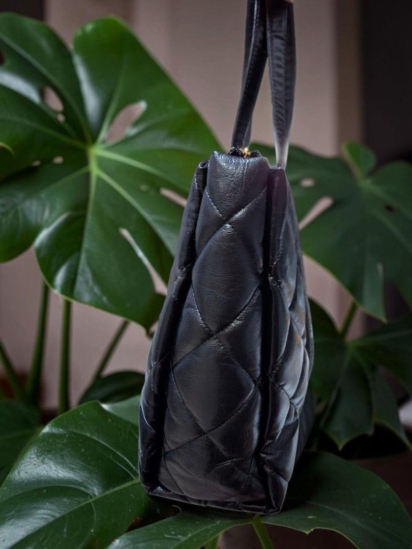 FEILER QUILTED LEATHER TOTE BAG (Category: Tote Bags) located in Las Pinas. Submitted by annachiaonair2037 (Listing ID 1464876363, Image 3). Description: FEILER QUILTED LEATHER TOTE BAG FROM JAPAN YKK ZIP H 10" L 14" W 4" Disclaimer: I am not affiliated with, associated with, or authorized by any of the brands featured posted. Any mention of brand names, trademarks, or logos is solely for identification and reference purposes only..