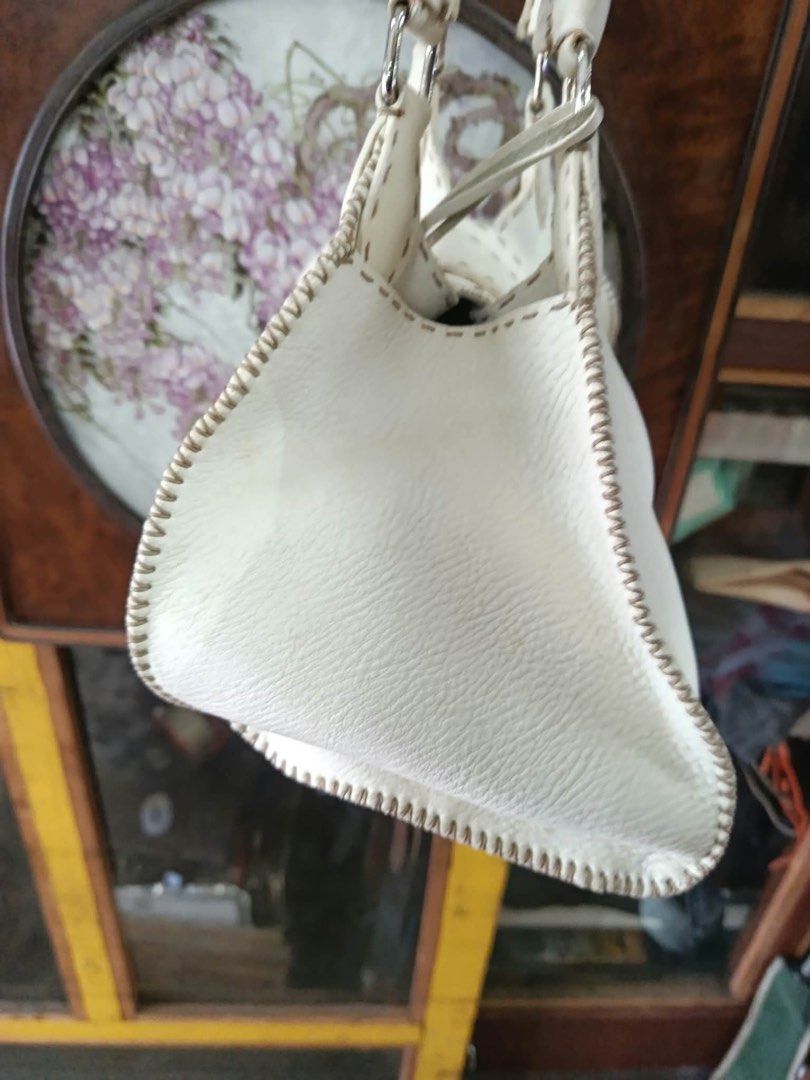 fendi (Category: Luxury Bags & Wallets) located in Manila. Submitted by edcellchiu02448 (Listing ID 1464868247, Image 3). Description: fendi hand bag needs clean only Authentic /Legit .