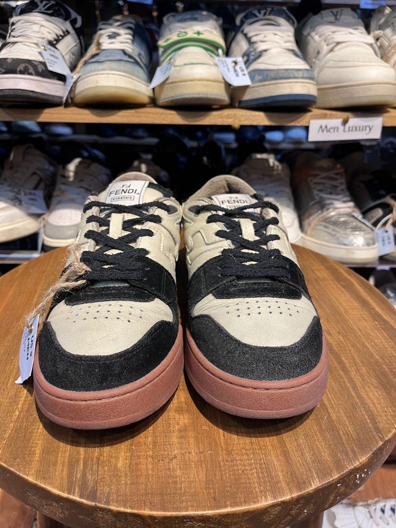 FENDI 27.5cm (Category: Casual Shoes) located in Baguio. Submitted by shoelux (Listing ID 1464839021, Image 2). Description: .