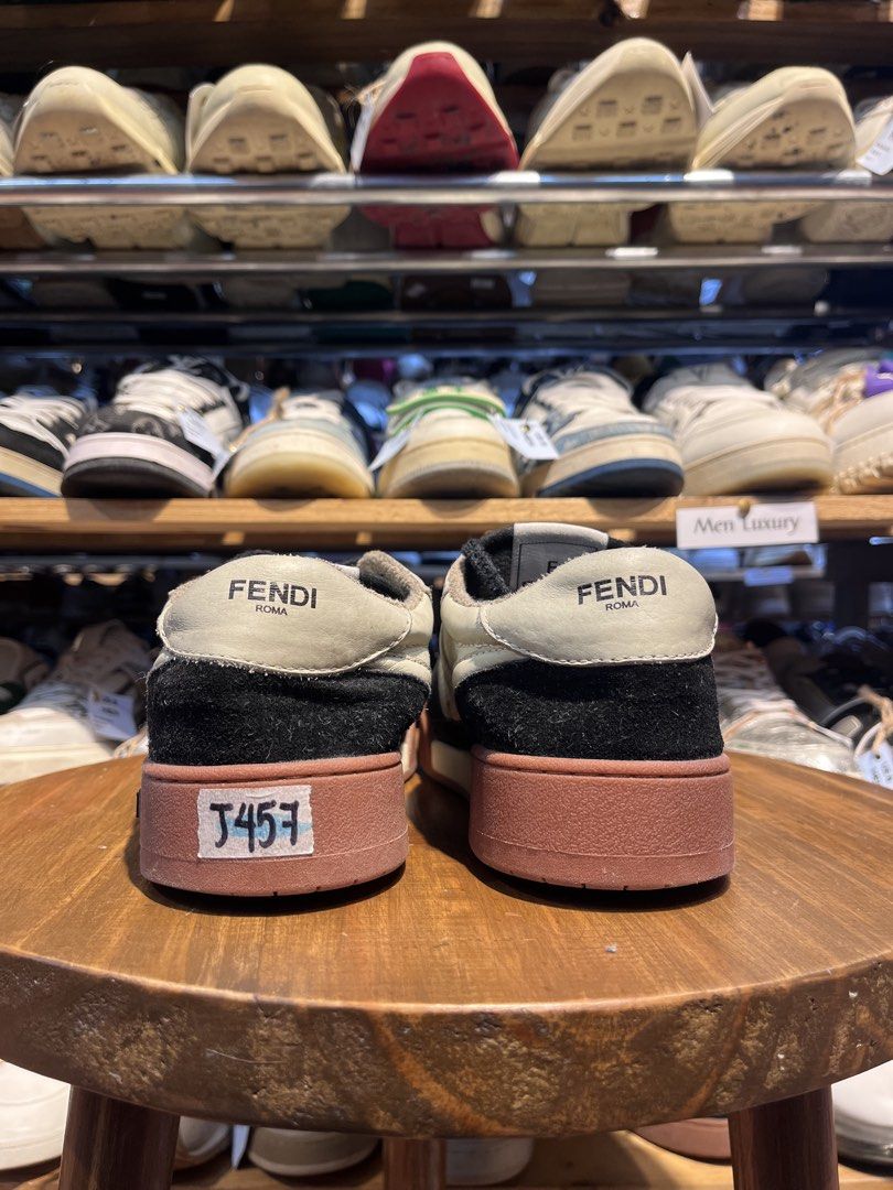 FENDI 27.5cm (Category: Casual Shoes) located in Baguio. Submitted by shoelux (Listing ID 1464839021, Image 3). Description: .