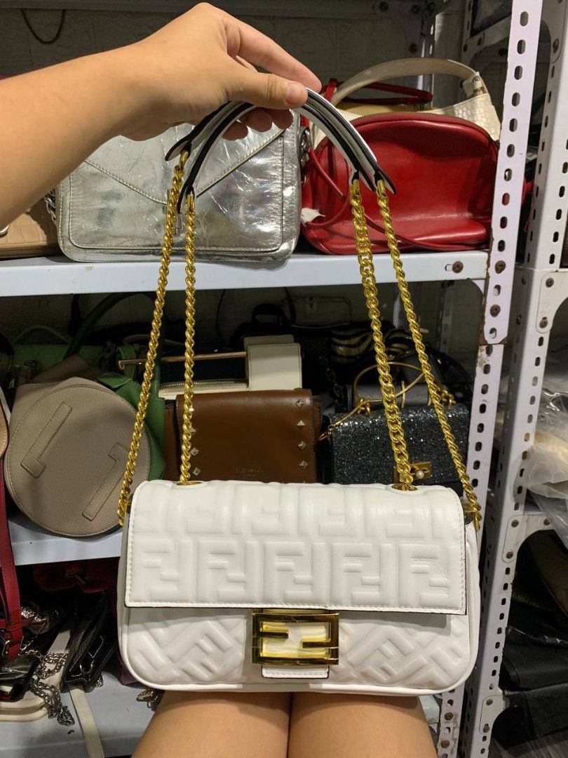 Fendi White Embossed Baguette (Category: Shoulder Bags) located in Valenzuela. Submitted by _prettysimplecollection (Listing ID 1464900603, Image 1). Description: .