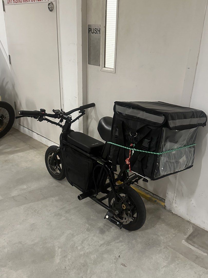 fiddo setup (Category: E-Scooters & E-Bikes) located in Singapore. Submitted by _khabib (Listing ID 1463486875, Image 3). Description: fiddo setup untag motor 60a yyk throttle/key ignition back brakes middle bag 60v 30ah lg cell 12v converter NO FIXIE no batt WTT.