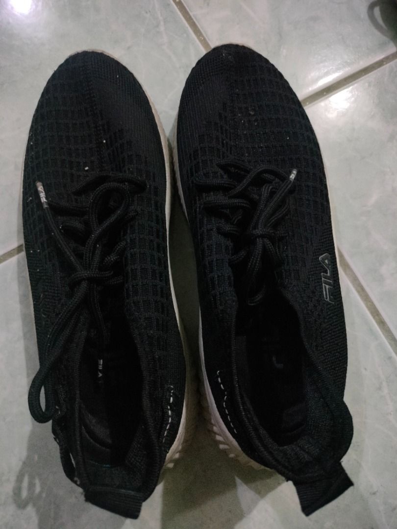 Fila Black Athletic Sneakers Size US 8 (Category: Sneakers) located in San Pedro. Submitted by leviandmillie (Listing ID 1464968486, Image 1). Description: ‼️PICK UP ONLY‼️ ‼️Kindly read all the information.‼️ 💰 Selling Price: ₱550 DETAILS: • Brand: FILA • Color: Black • US Size: 8 • UK Size: 7 • EU Size: 38 • Black knit/mesh upper • Lace-up design • Cushioned sole • Rubber outsole • Visible signs of use • Sole has dirt and discoloration • Tread