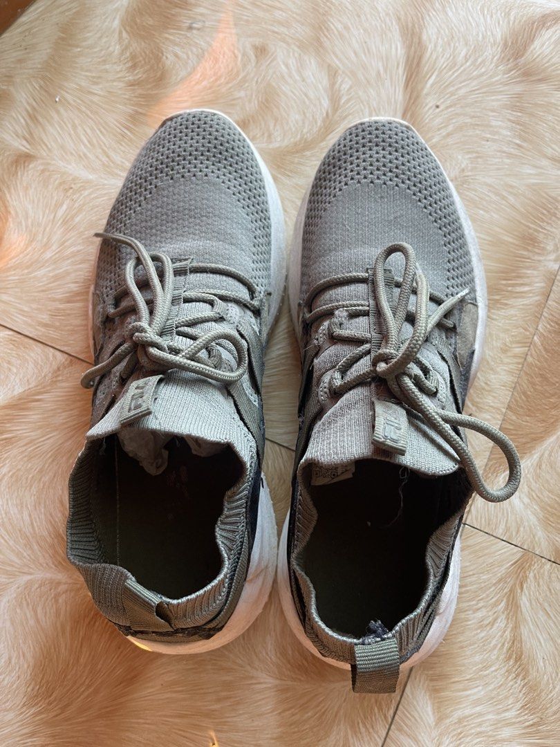 FILA E-Blade Run Lt. Fatigue Sneakers Size 8 (Category: Sneakers) located in Baler. Submitted by claireera (Listing ID 1464773352, Image 1). Description: - Brand/Model: FILA E-Blade Run sneakers - Color: Light fatigue green - Size: 8 USA - Material/Design: Knit upper, lace-up closure, and comfortable sock-like collar construction - Sole: White rubber outsoles (minor dirt from previous wear) - Inclusion: Original shoe box included.