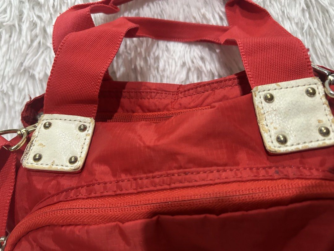 Fila Red Bag (Category: Cross-body Bags) located in Pasig City. Submitted by minminreyn (Listing ID 1464799810, Image 2). Description: Fila red bag Ok naman ang labas at loob ng tahi no tastas no butas Ok Strap at handle no Tastas Kumpleto ang zipper puller lahat naka Fila gumagana lahat ng zipper Sign of Used natural sa preloved ,faded hardware Pwede na pangharabas Cavite or Qc Loc Jnt or Lalamove.