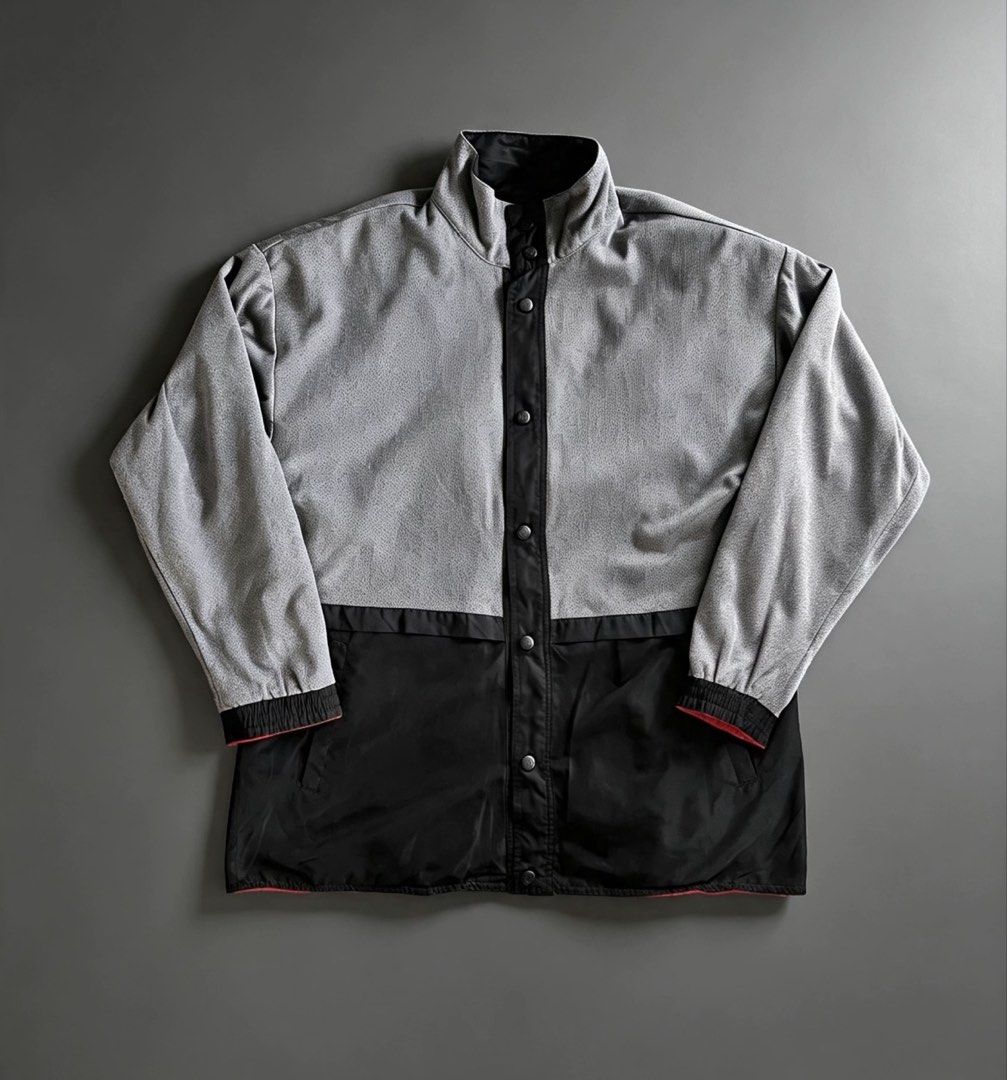 Fila reversable windbreaker (Category: Coats, Jackets and Outerwear) located in Manila. Submitted by lardo.599 (Listing ID 1464930718, Image 2). Description: No issue Excellent condition Color rate 10/10 Dimes 25x30.