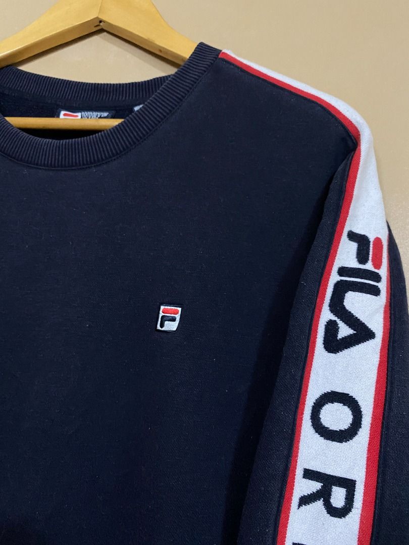 Fila Taped Navy Sweatshirt (Category: Tshirts & Polo Shirts ) located in Cadiz. Submitted by thespotcdz (Listing ID 1464806554, Image 2). Description: Fits Medium 20.5 x 27 9/10 color rate 280 + sf.