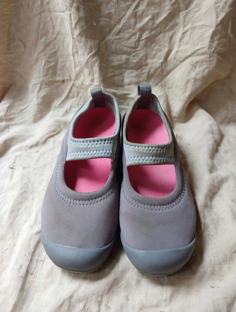 FLIPPY COMFY SHOES (Category: Shoe inserts) located in San Jose del Monte. Submitted by luckytree.2db55d (Listing ID 1464933346, Image 1). Description: Ito caption na bagay sa aesthetic pic mo: --- *FLIPPY COMFY SHOES - 480 ONLY! (W 420)* ✨ Aesthetic na, Comfy pa! *Details:* Brand: Original Flippy - W 420 (fits 37-38) Color: Gray with pink insole - super cute in actual Condition: 9.5/10 - NO ISSUE, malinis, mabango, makapal swelas Insole: Malambo