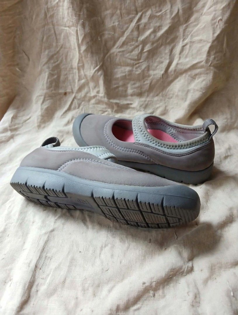 FLIPPY COMFY SHOES (Category: Shoe inserts) located in San Jose del Monte. Submitted by luckytree.2db55d (Listing ID 1464933346, Image 3). Description: Ito caption na bagay sa aesthetic pic mo: --- *FLIPPY COMFY SHOES - 480 ONLY! (W 420)* ✨ Aesthetic na, Comfy pa! *Details:* Brand: Original Flippy - W 420 (fits 37-38) Color: Gray with pink insole - super cute in actual Condition: 9.5/10 - NO ISSUE, malinis, mabango, makapal swelas Insole: Malambo