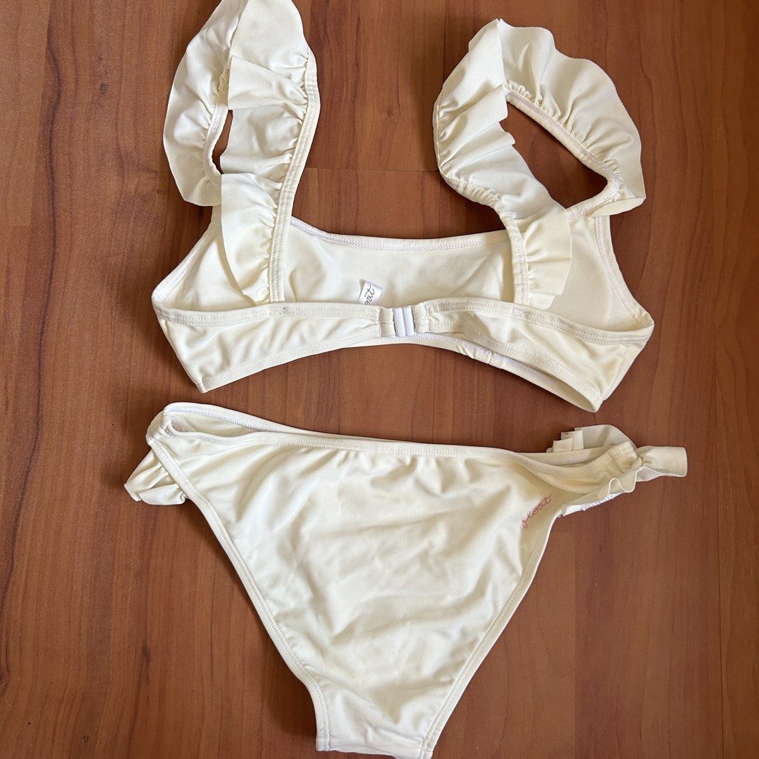 Float bikini swimsuit swimwear (Category: Bikinis & Swimsuits) located in Las Pinas. Submitted by pl4y_it_4g4in (Listing ID 1464814096, Image 2). Description: Used Good condition No issue Size S on tag .