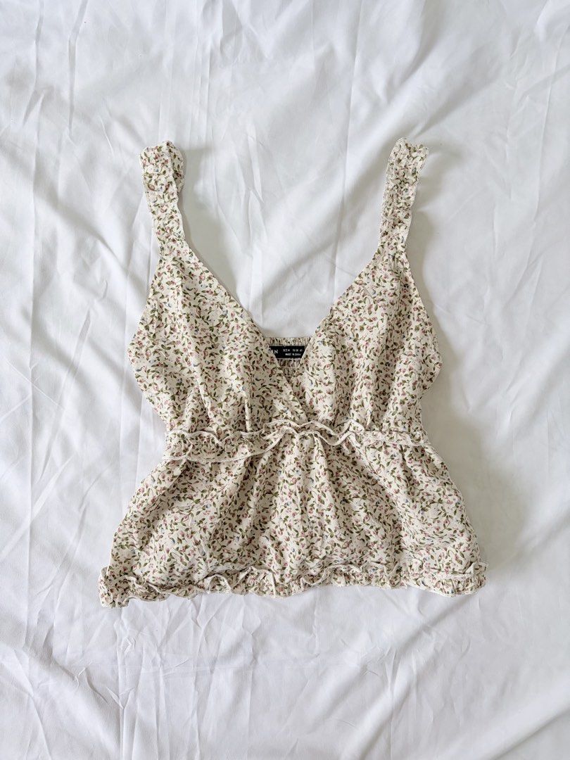 Floral Ruffled Peplum Top (Category: Sleeveless) located in Bambang. Submitted by gigisells_ (Listing ID 1464884073, Image 1). Description: size M on tag.
