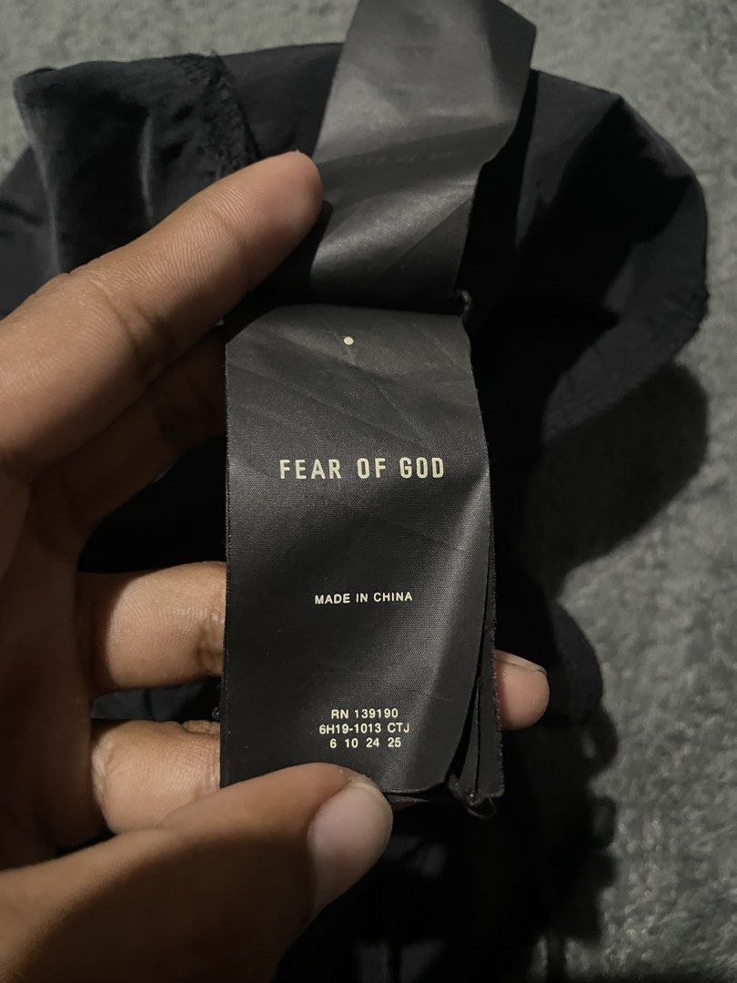 FOG (Category: Shorts) located in Iloilo. Submitted by sweaythrift (Listing ID 1464917941, Image 3). Description: FOG ESSENTIAL Dimension 30-34x18 Color Rate 9/10 Can do vouch via blue app for safety transaction .