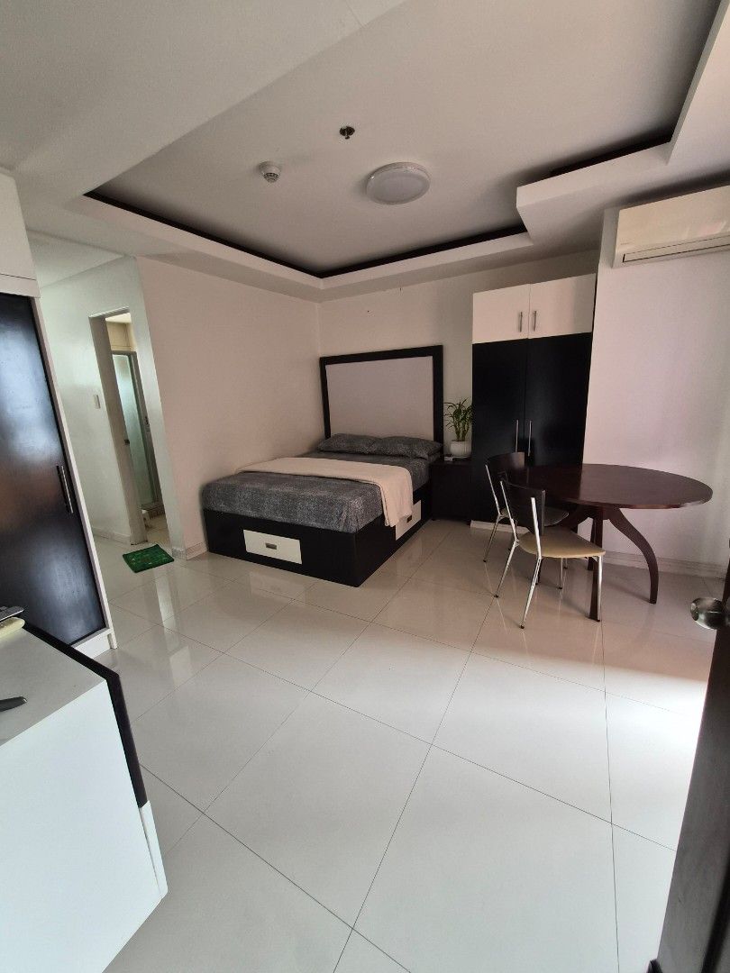 FOR SALE - BIRCH TOWER Malate, Manila (Category: Apartments & Condos) located in Caloocan City. Submitted by krystellao (Listing ID 1464781232, Image 1). Description: ‼️ FOR SALE - BIRCH TOWER 📍 Malate, Manila DETAILS ✅ 30 sqm ✅ 1-Bedroom Condo with Balcony ✅ 23rd Floor ✅ Semi-Furnished ✅ Overlooking Manila Bay ✅️ 3 minute walk to Robinsons Manila 💰 CASH-OUT: ₱4.5M 💰 Transfer fees - care of buyer ⭐ RFS: Migrating overseas ‼️ Available for view
