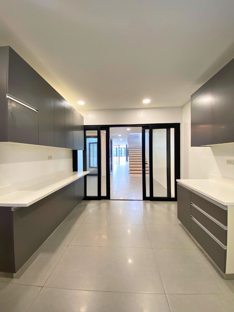 (Category: ) located in . Submitted by luxerealtyph (Listing ID 1464897072, Image 1). Description: .