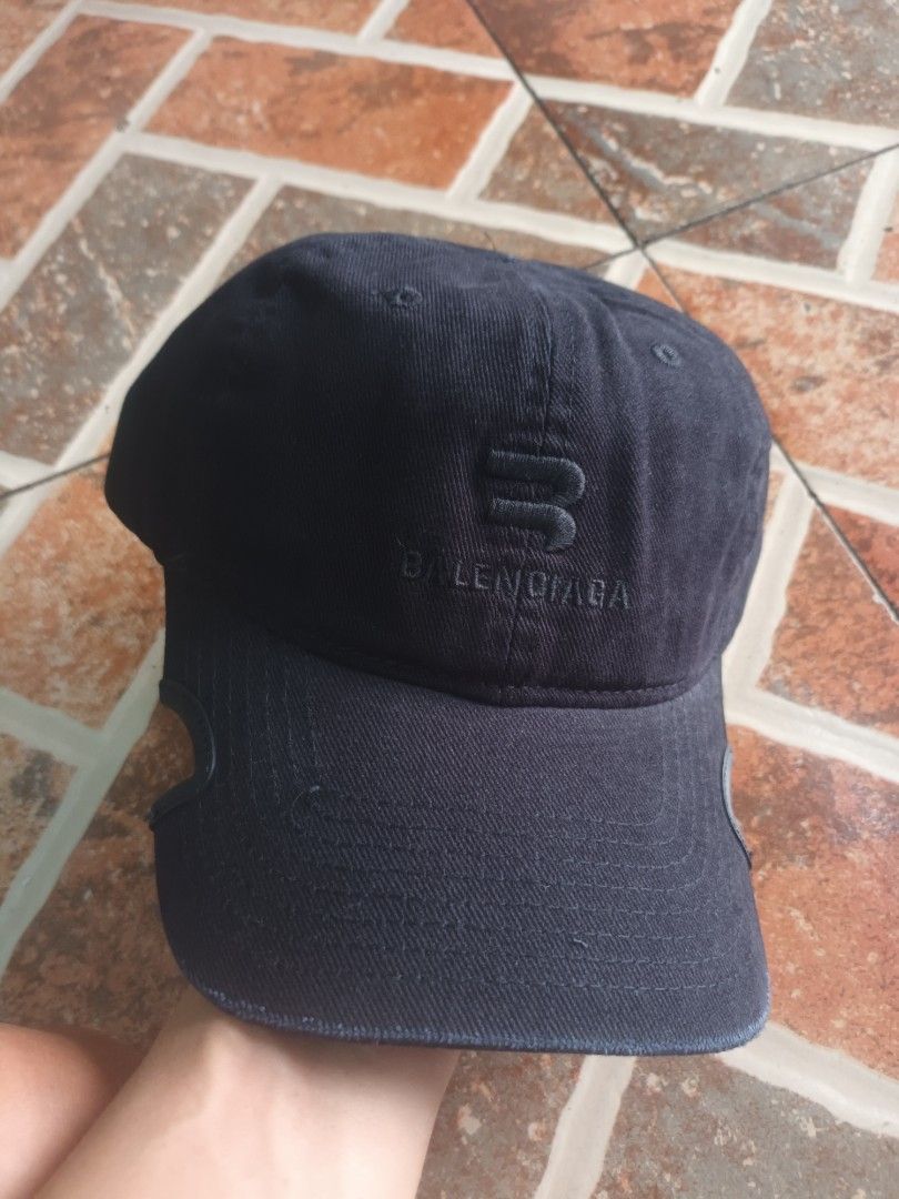 FOR SALE BALENCIAGA DADHATS (Category: Caps & Hats) located in Manila. Submitted by ashlhen23 (Listing ID 1464798656, Image 1). Description: FOR SALE BALENCIAGA DADCAPS BRND NEW COMPLETE TAGS PRICE 850 + SHIP PAYMENT FIRST MOP G CASH SHIPPING VIA LBC PICKUP BRANCH LALAMOVE LOC MANILA PM ME FOR MORE DETAILS SURE BUYERS ONLY !.