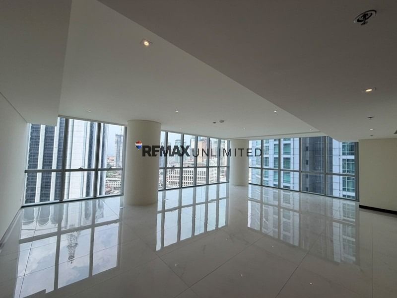 For Lease Park Central - North Tower (Category: Apartments & Condos) located in Makati City. Submitted by REMAXUNLIMITEDPH (Listing ID 1464786469, Image 2). Description: ✅RE/MAX UNLIMITED LISTINGS ✅FOR LEASE ✅PARK CENTRAL - NORTH TOWER 3BR NEW IN THE MARKET!!! - 3BR Glass Suite Corner - 243sqm - Facing Makati Skyline - Located on Sky Terrace One together with the Fitness Gym, Studio and Outdoor Lounge - Comes with 3 Parking Slots - Clean Title As