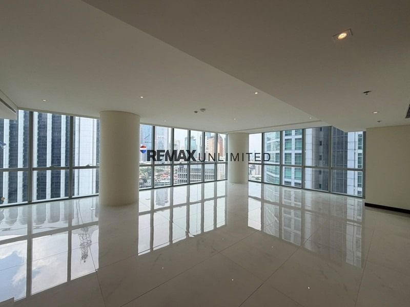 For Lease Park Central - North Tower (Category: Apartments & Condos) located in Makati City. Submitted by REMAXUNLIMITEDPH (Listing ID 1464786469, Image 3). Description: ✅RE/MAX UNLIMITED LISTINGS ✅FOR LEASE ✅PARK CENTRAL - NORTH TOWER 3BR NEW IN THE MARKET!!! - 3BR Glass Suite Corner - 243sqm - Facing Makati Skyline - Located on Sky Terrace One together with the Fitness Gym, Studio and Outdoor Lounge - Comes with 3 Parking Slots - Clean Title As