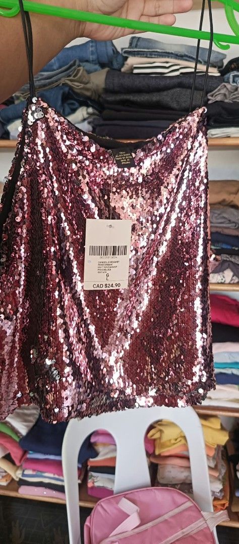 Forever 21 Pink Sequin Cami Top (Category: Sleeveless) located in Dimasalang. Submitted by tinzstory (Listing ID 1464905629, Image 1). Description: - Brand: Forever 21 - Item: Sequin Cami Top - Color: Pink and Silver - Size: Large (L) - Design: Square neckline with thin spaghetti straps and full sequin coverage - Condition: Brand new with original retail tags attached ($24.90 CAD) - Perfect for parties, clubs, and special events.
