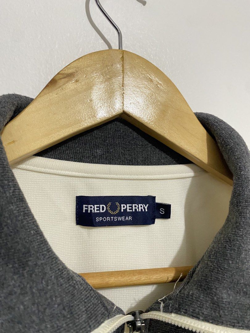 Fred Perry Jacket Zip Up (Category: Hoodies) located in Batangas. Submitted by got.thrift (Listing ID 1464786218, Image 2). Description: W-20 L-26 Like New No Issue.