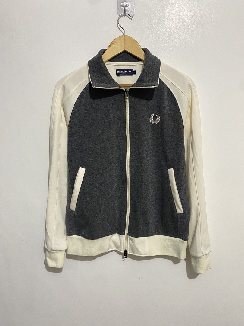 Fred Perry Jacket Zip Up (Category: Hoodies) located in Batangas. Submitted by got.thrift (Listing ID 1464786218, Image 1). Description: W-20 L-26 Like New No Issue.