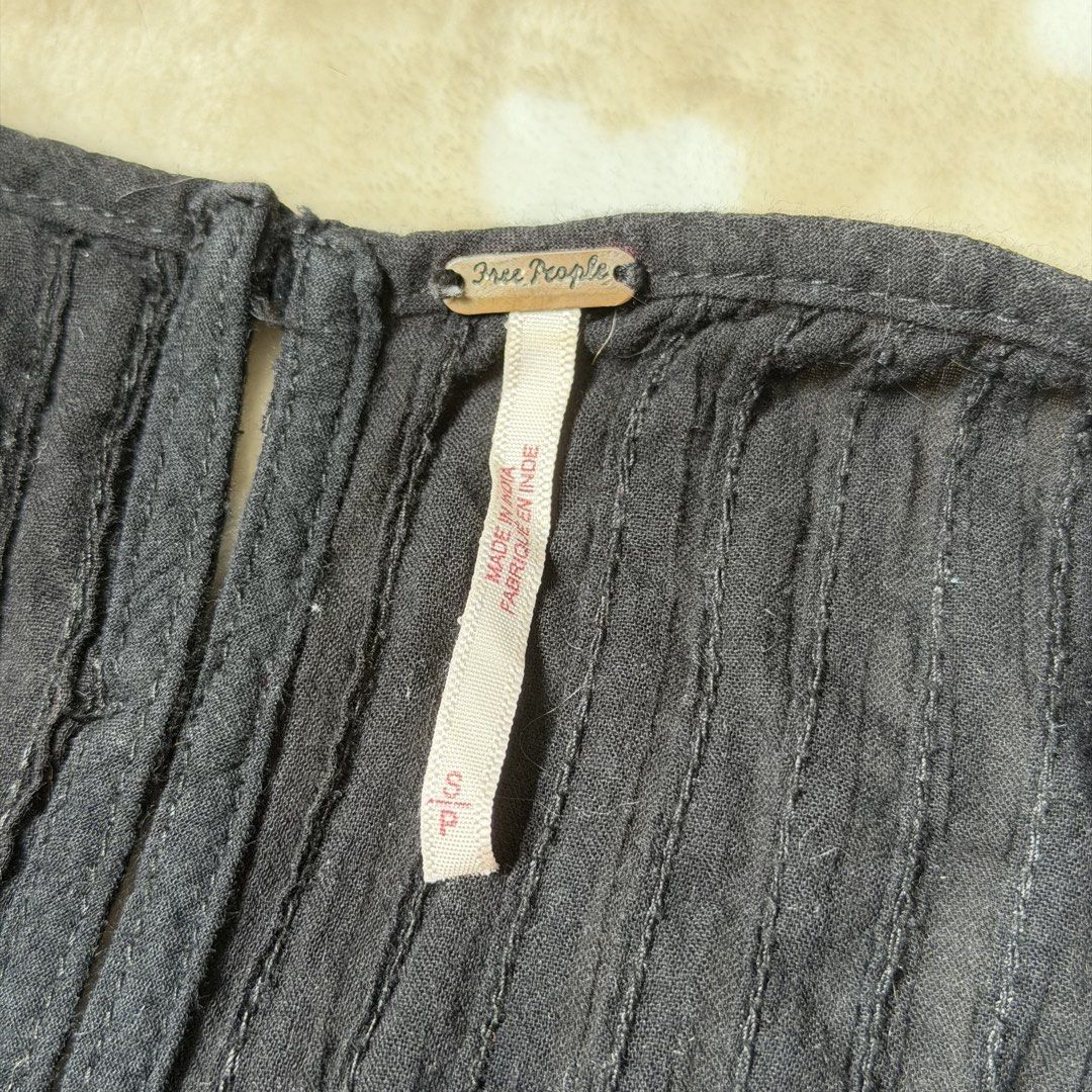 Free people (Category: Sleeveless) located in Manila. Submitted by shefindshope (Listing ID 1464888508, Image 3). Description: .