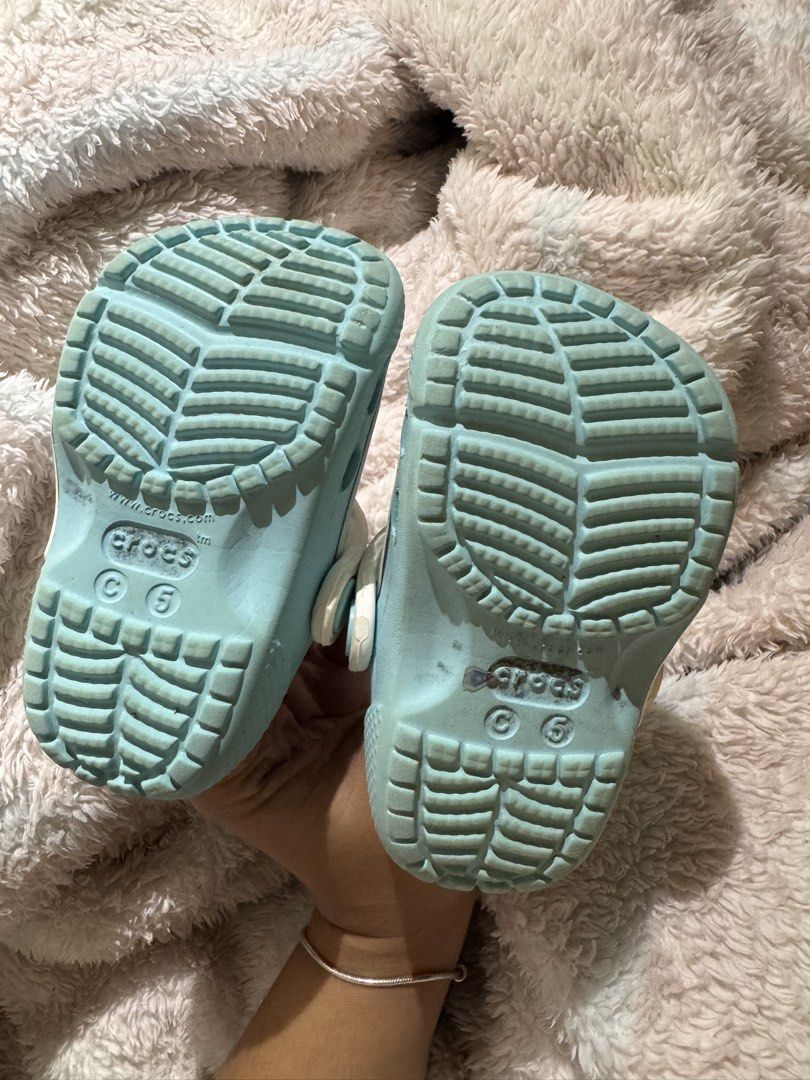 Frozen Crocs Kids (Category: Babies & Kids Fashion) located in Manila. Submitted by nicoleaure20 (Listing ID 1464934524, Image 3). Description: well used but still in good condition :) - location: sampaloc, manila - mop: gcash/bpi - can be shipped thru lalamove/grab/ toktok/j&t but the buyer should shoulder the fee :) .