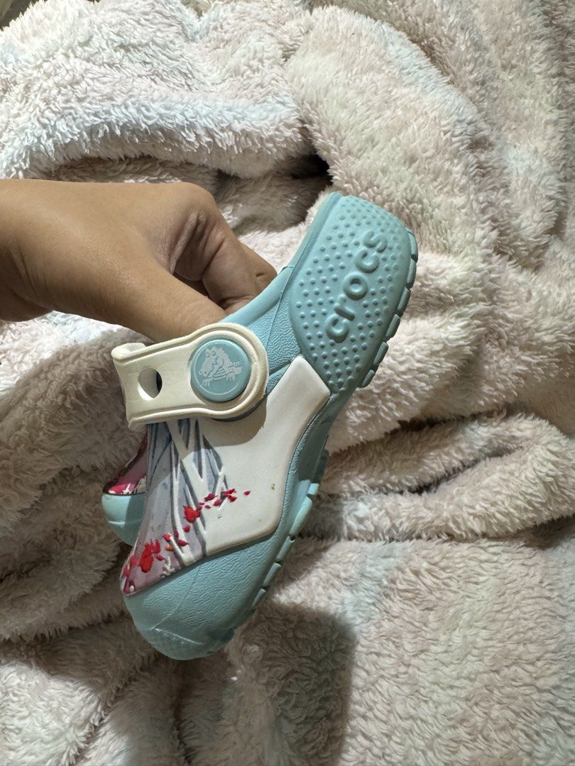 Frozen Crocs Kids (Category: Babies & Kids Fashion) located in Manila. Submitted by nicoleaure20 (Listing ID 1464934524, Image 2). Description: well used but still in good condition :) - location: sampaloc, manila - mop: gcash/bpi - can be shipped thru lalamove/grab/ toktok/j&t but the buyer should shoulder the fee :) .