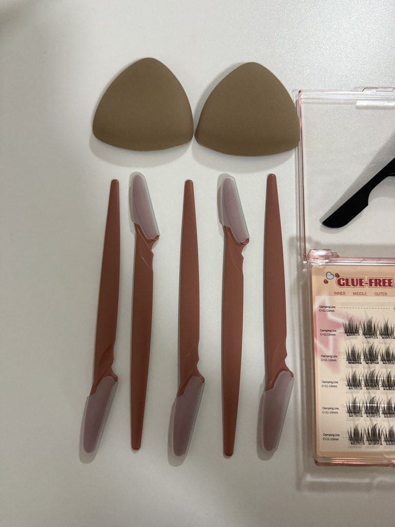 Full Makeup Bundle Primer Palette Eyelashes and Tools (Category: Makeup) located in Imus. Submitted by neirasalonga_ (Listing ID 1464788026, Image 2). Description: - O.TWO.O Zero Pores Primer - blk Radiant Glow Filter - 3-pan face palette (contour, highlight, blush) - Elyzza glue-free false eyelashes with black applicator tweezer - 2 teardrop makeup sponges - 5 pink eyebrow razors - Selling as one complete set/lot RFS: Decluttering 📍Imus, Cavite