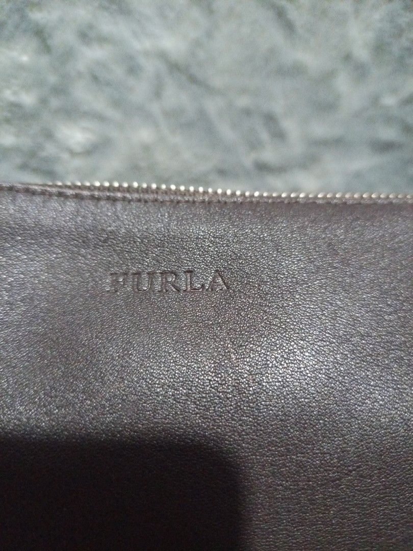 FURLA SHOULDER BAG (Category: Shoulder Bags) located in Davao. Submitted by hermiepiam75360 (Listing ID 1464881941, Image 3). Description: .
