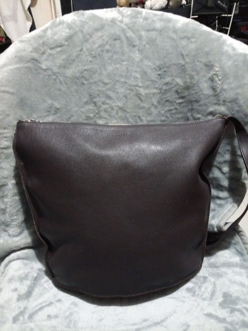 FURLA SHOULDER BAG (Category: Shoulder Bags) located in Davao. Submitted by hermiepiam75360 (Listing ID 1464881941, Image 2). Description: .