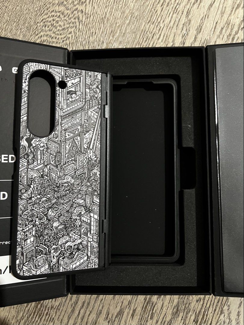 Galaxy Z Fold 5 Dbrand Crimes Square Case (Category: Cases & Sleeves) located in Makati City. Submitted by casebros (Listing ID 1464946085, Image 2). Description: Galaxy Z Fold 5 Dbrand Crimes Square Used one time Negotiable Original and one time used. RFS: Don't need na.