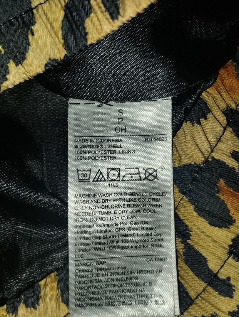 GAP Leopard Print Bomber Jacket (Category: Coats, Jackets and Outerwear) located in Caloocan City. Submitted by secret.t (Listing ID 1464900483, Image 3). Description: MOP is GCash MOD is SPX.