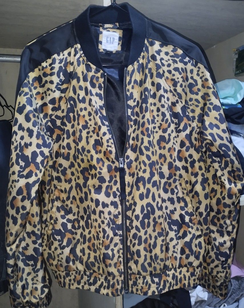 GAP Leopard Print Bomber Jacket (Category: Coats, Jackets and Outerwear) located in Caloocan City. Submitted by secret.t (Listing ID 1464900483, Image 1). Description: MOP is GCash MOD is SPX.