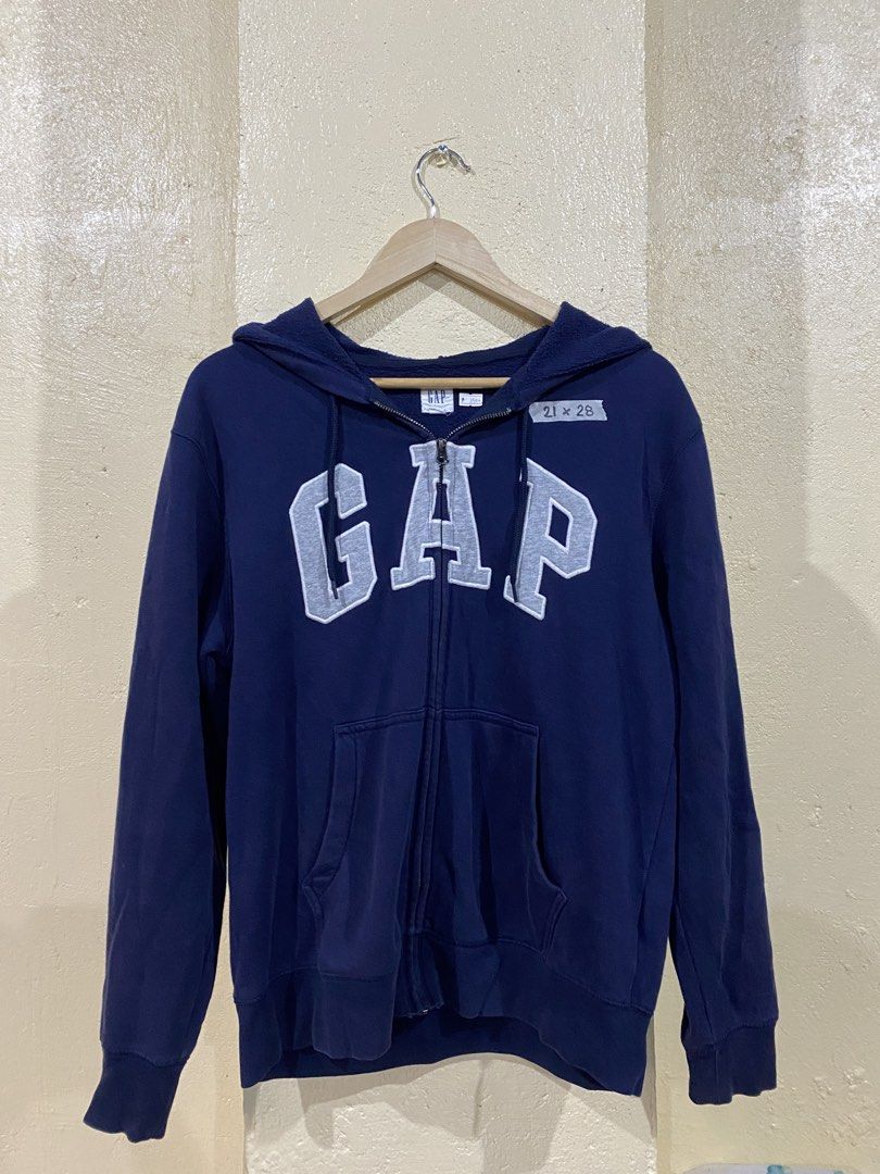 Gap zip up (Category: Coats, Jackets and Outerwear) located in Calapan. Submitted by mnlhabithrift23 (Listing ID 1464904924, Image 1). Description: Width : 21 Length : 28 Color rate : 9/10 Issue: .