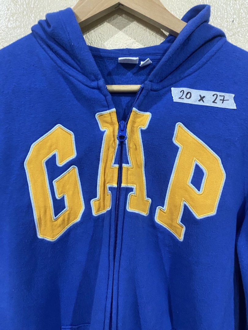 Gap zip up (Category: Coats, Jackets and Outerwear) located in Calapan. Submitted by mnlhabithrift23 (Listing ID 1464908561, Image 2). Description: Width : 20 Length : 27 Color rate : 9.8/10.