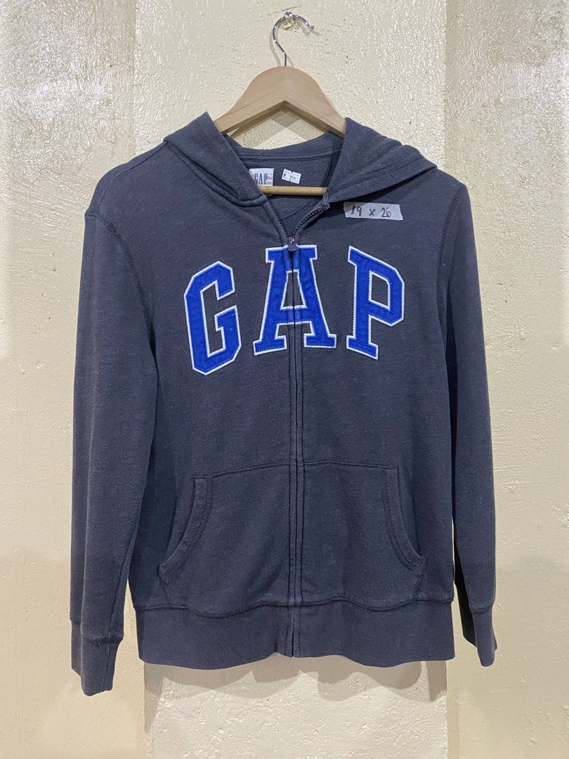 Gap zip up (Category: Coats, Jackets and Outerwear) located in Calapan. Submitted by mnlhabithrift23 (Listing ID 1464909529, Image 1). Description: Width : 19 Length : 26 Color rate : 8.5/10.
