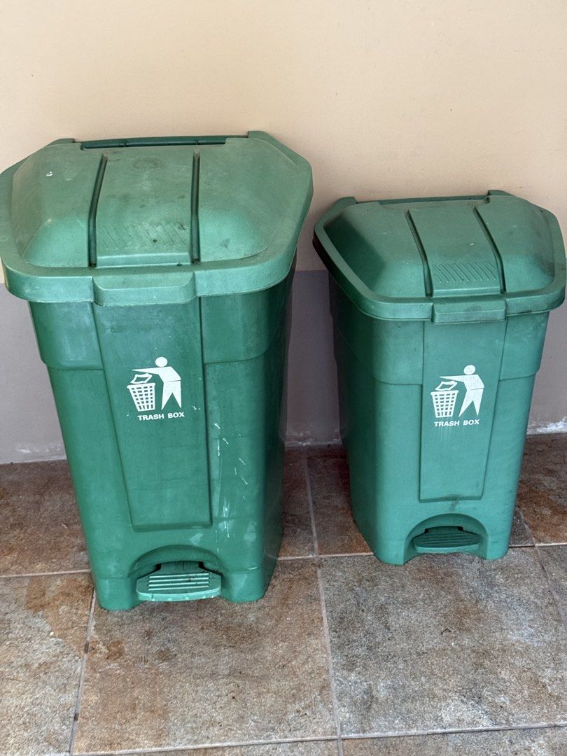 Garbage Can Set (Category: Waste Bins & Bags) located in Marikina City. Submitted by cluttermatters (Listing ID 1464951576, Image 2). Description: The step pedal of the larger trash bin is already broken and no longer returns to its original position when stepped on..