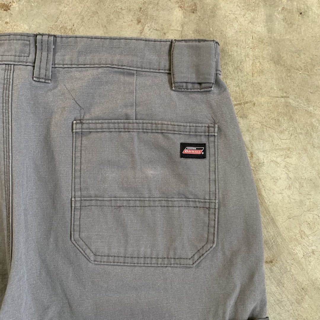 Genuine Dickies Gray Cargo Shorts (Category: Shorts) located in Manila. Submitted by emplysthrift. (Listing ID 1464896205, Image 2). Description: Actual dimes on tapemeasure Waist "37 Length "22 Excellent Condition Colorrate: 9.5/10 Flaws: none mas maganda sa personal Unli vouch/vc for safe transactions 📲 Location: Laspinas City, Metro Manila, Brngy Talon Uno. 📍 DM IF INTERESTED📥 - Brand: Genuine Dickies - Color: Gray - Style: Cargo shorts / E