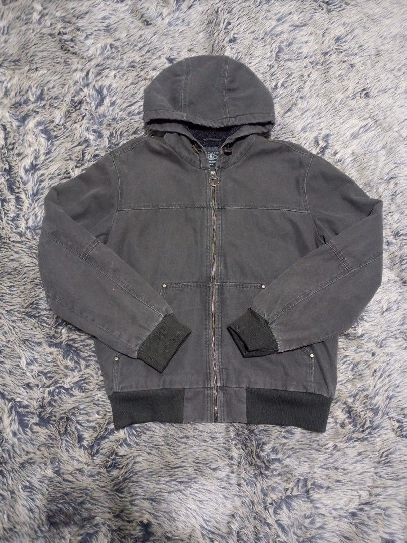 G.H. BASS&CO. ACTIVE JACKET MOST GREEN (Category: Coats, Jackets and Outerwear) located in Manila. Submitted by pagatpatan59259 (Listing ID 1464894382, Image 1). Description: G.H. BASS&CO. ACTIVE JACKET MOST GREEN dimes: 26/27 price: 1,800.