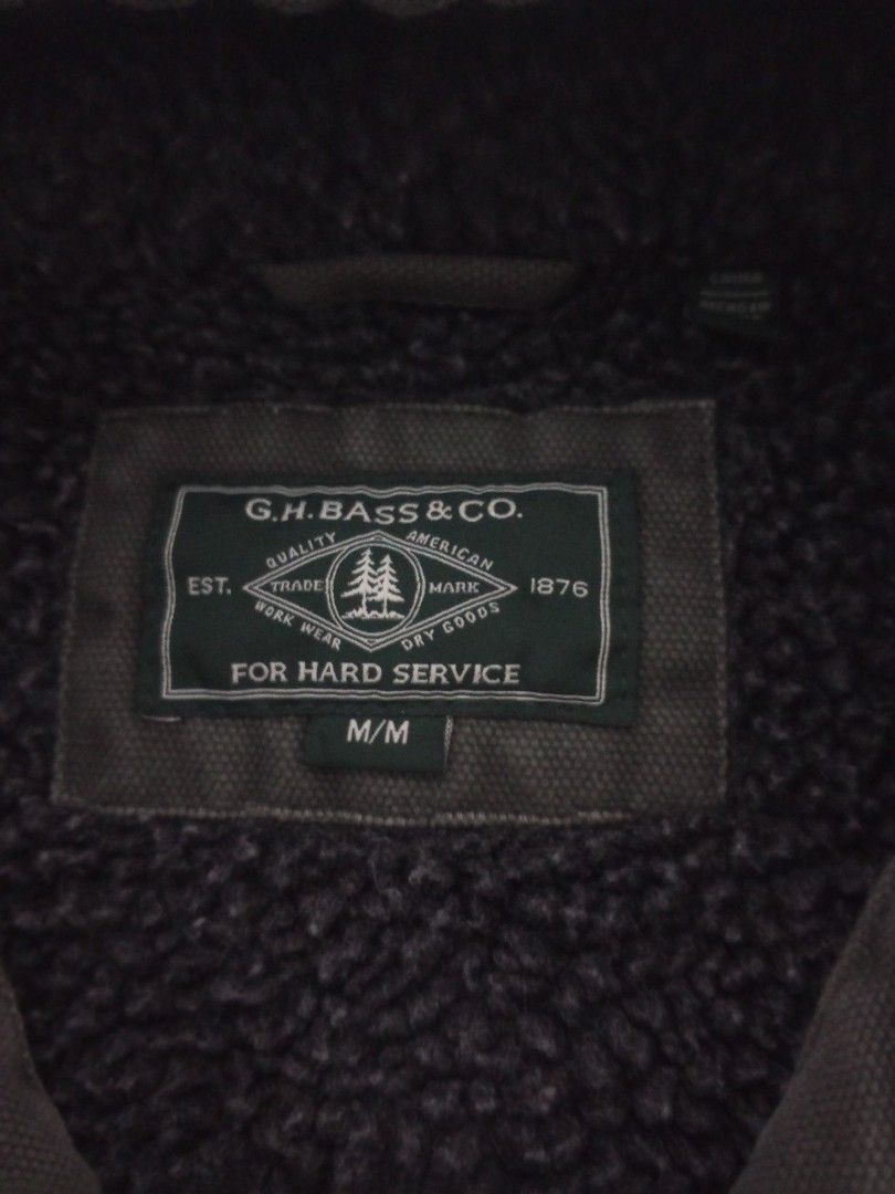 G.H. BASS&CO. ACTIVE JACKET MOST GREEN (Category: Coats, Jackets and Outerwear) located in Manila. Submitted by pagatpatan59259 (Listing ID 1464894382, Image 2). Description: G.H. BASS&CO. ACTIVE JACKET MOST GREEN dimes: 26/27 price: 1,800.