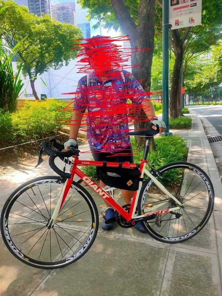 Giant TCR Limited Edition Sz. Small (Category: Bicycles) located in Quezon City. Submitted by alfredheadhunter (Listing ID 1464807782, Image 1). Description: Giant TCR Limited - Bnew Shimano 105 STI and Calipers, Bnew Shimano 105 RD and FD(R7000 kakainstall lang) Shimano Hollowtech 2x Crank. Authentic Mavic Rimset(light weight) Giant Cockpit(Dropbars size 40) With Bnew MTB Cleats pedal VX(From Trek USA inorder) Tires di ko sure kung Continental u