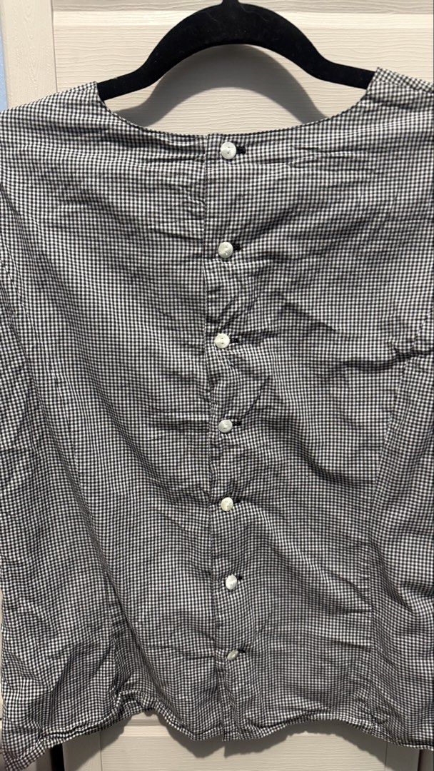 Gingham Top with Cinched Waist and Buttondown Back (Category: Blouses) located in Quezon City. Submitted by dinesaur (Listing ID 1464911691, Image 3). Description: .